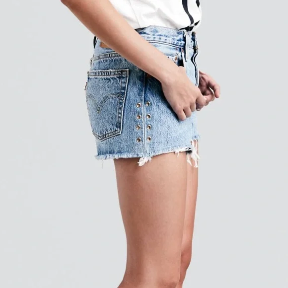 Levi's 501 Women's Size 26 Park Life Grommets Light Wash Jean Shorts - Picture 3 of 14